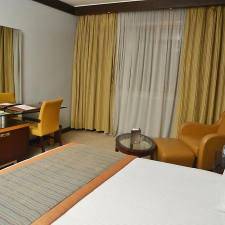 Hotel Farah Casablanca Exterior foto A room at the hotel