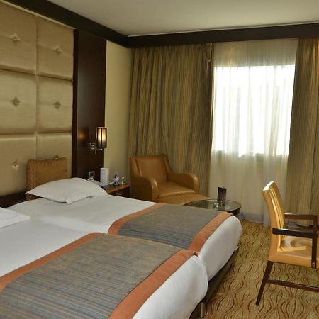 Hotel Farah Casablanca Exterior foto A room at the hotel