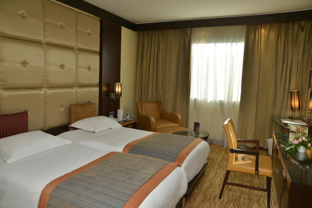 Hotel Farah Casablanca Exterior foto A room at the hotel