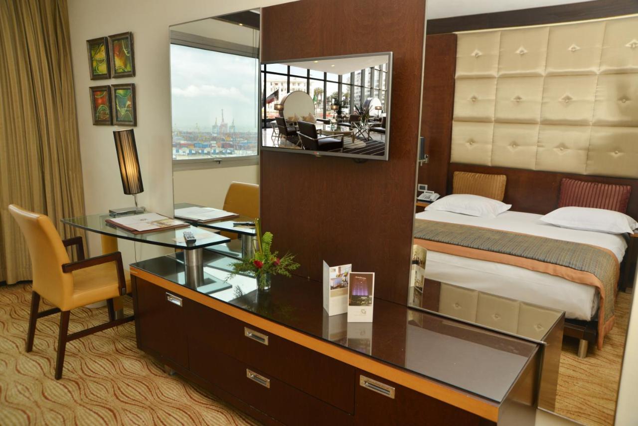 Hotel Farah Casablanca Exterior foto A room at the hotel