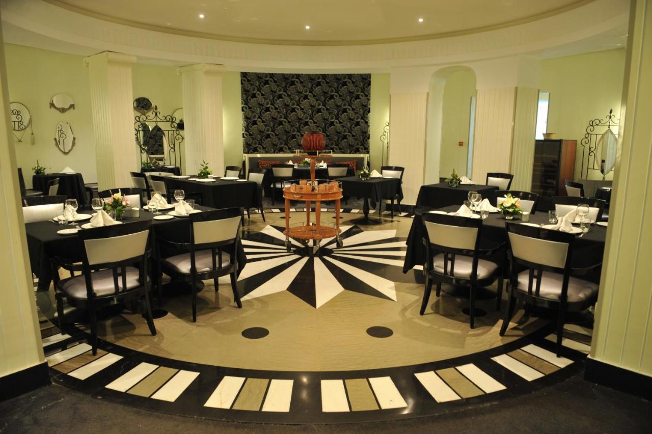 Hotel Farah Casablanca Exterior foto The restaurant