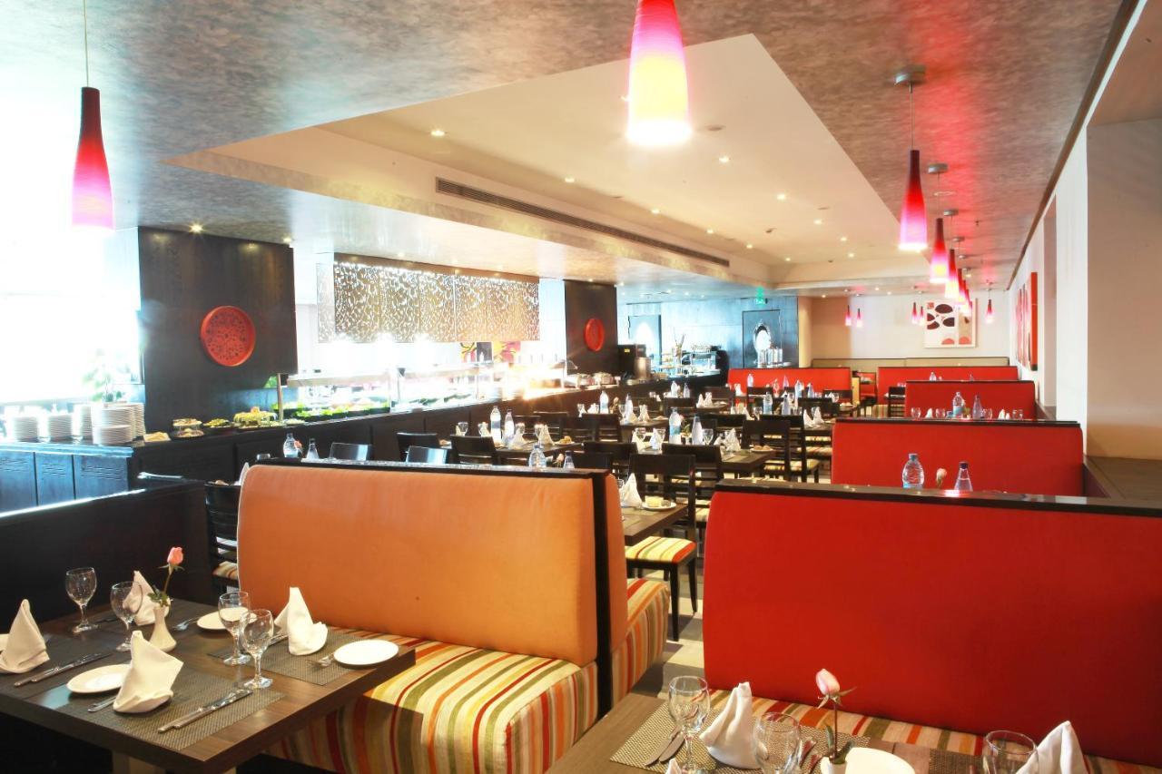 Hotel Farah Casablanca Exterior foto The interior of a typical buffet restaurant
