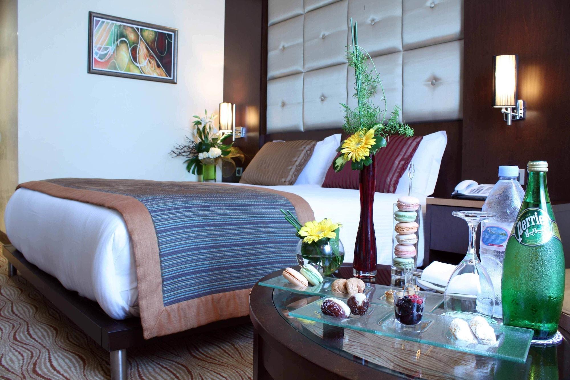 Hotel Farah Casablanca Exterior foto A room at the hotel