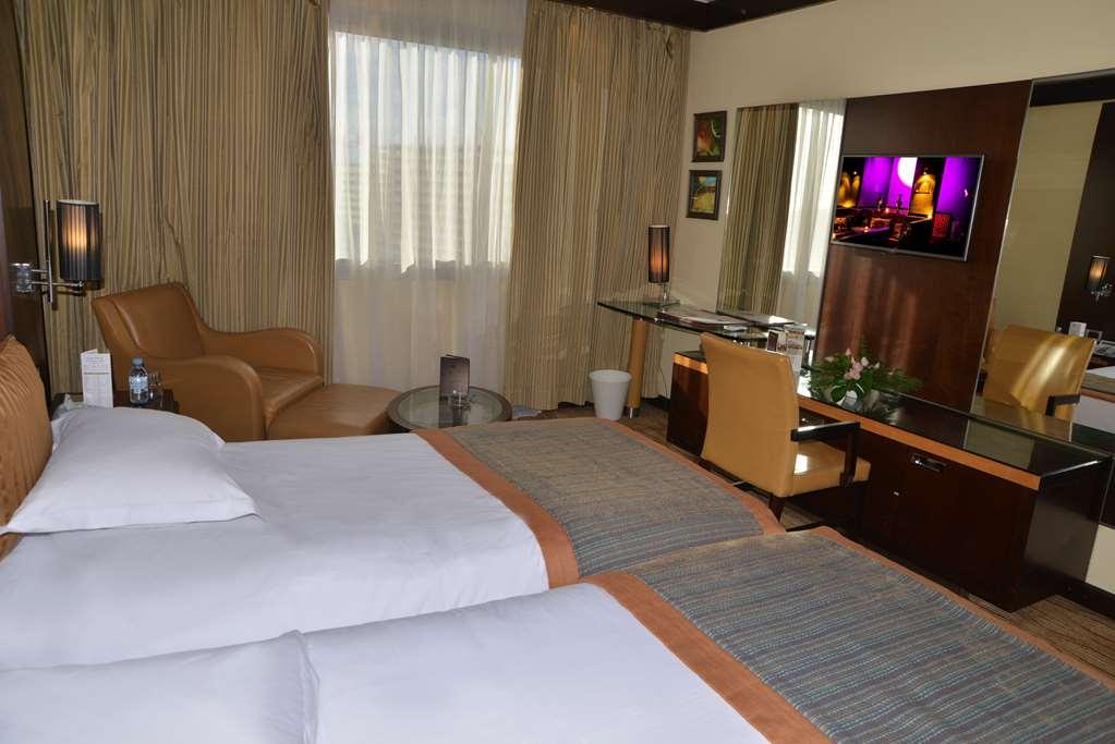 Hotel Farah Casablanca Zimmer foto A room at the hotel