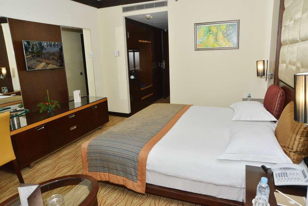 Hotel Farah Casablanca Zimmer foto A room at the hotel