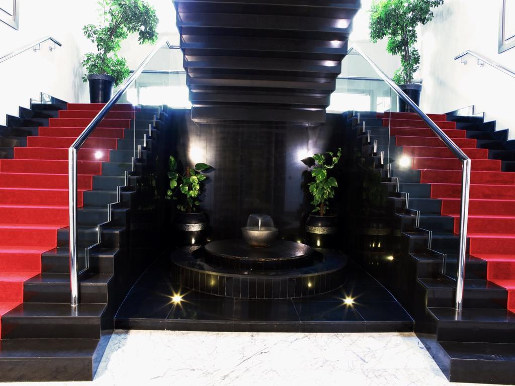 Hotel Farah Casablanca Exterior foto The staircase at the entrance of the hotel