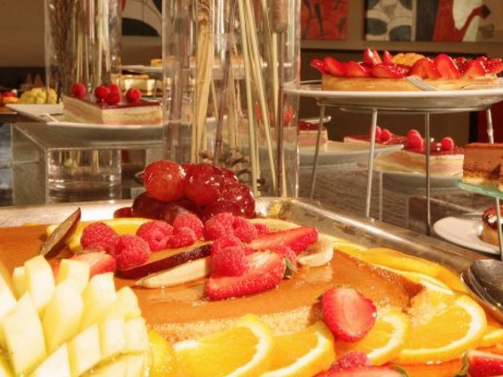 Hotel Farah Casablanca Exterior foto A fruit tart