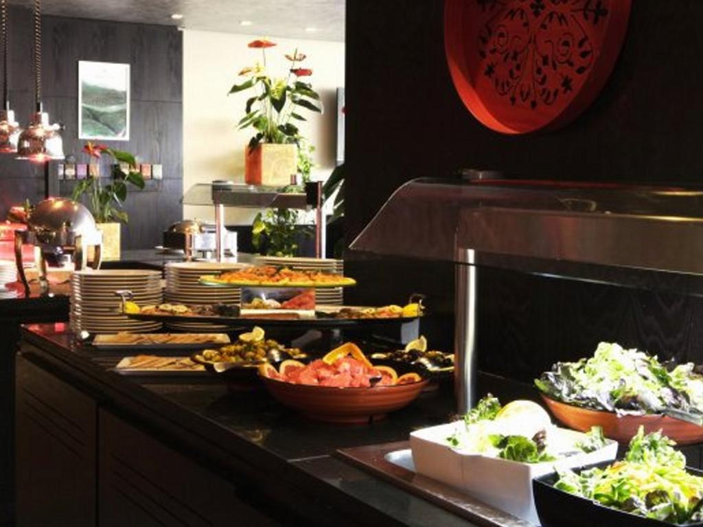 Hotel Farah Casablanca Exterior foto A salad bar