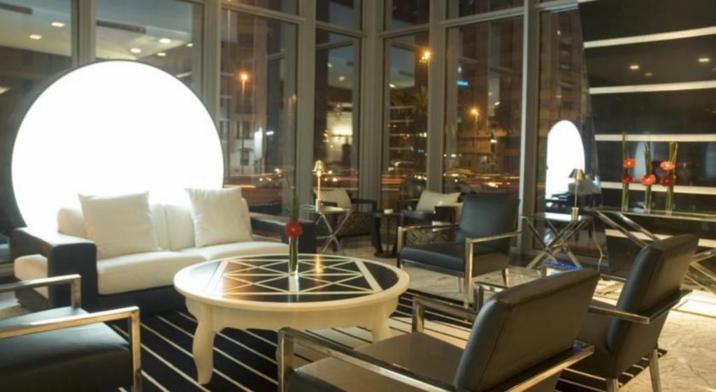 Hotel Farah Casablanca Interior foto The lounge at the airport
