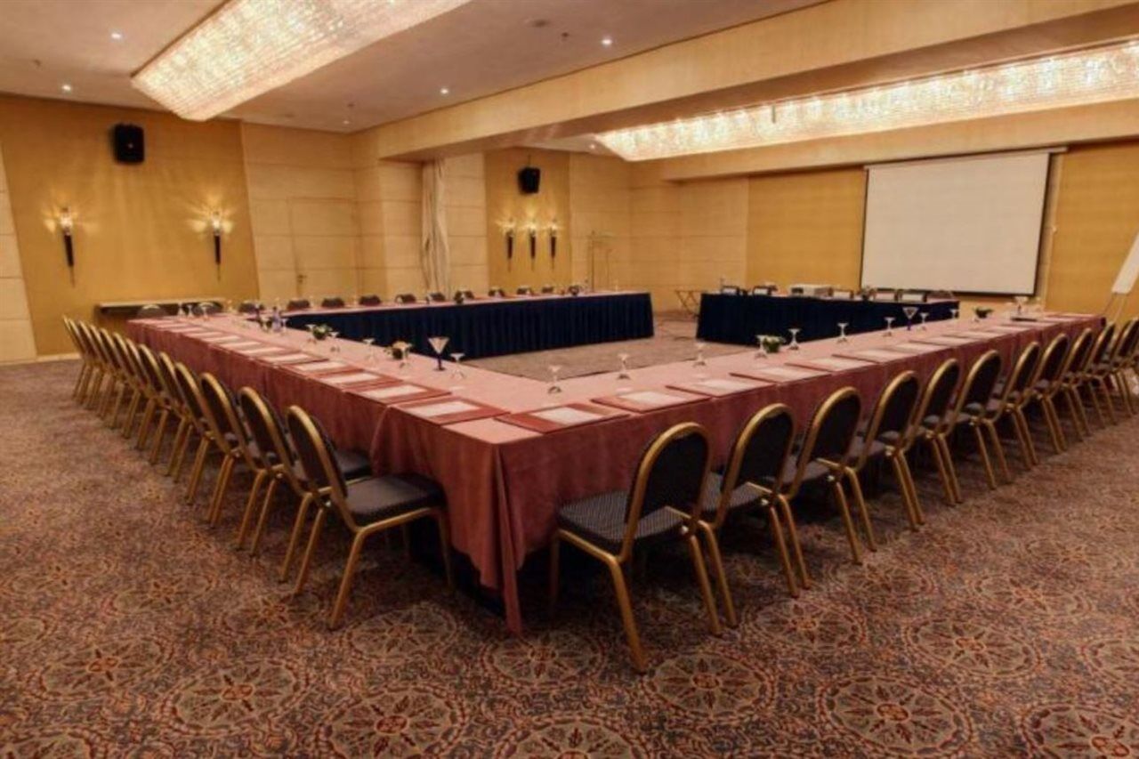 Hotel Farah Casablanca Exterior foto A meeting room at the hotel